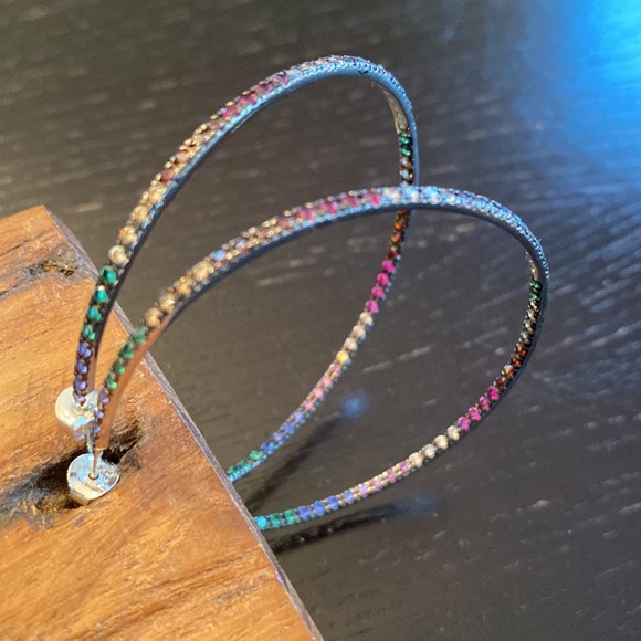 NEW! Rainbow hoops in rhodium - Picture 7 of 9